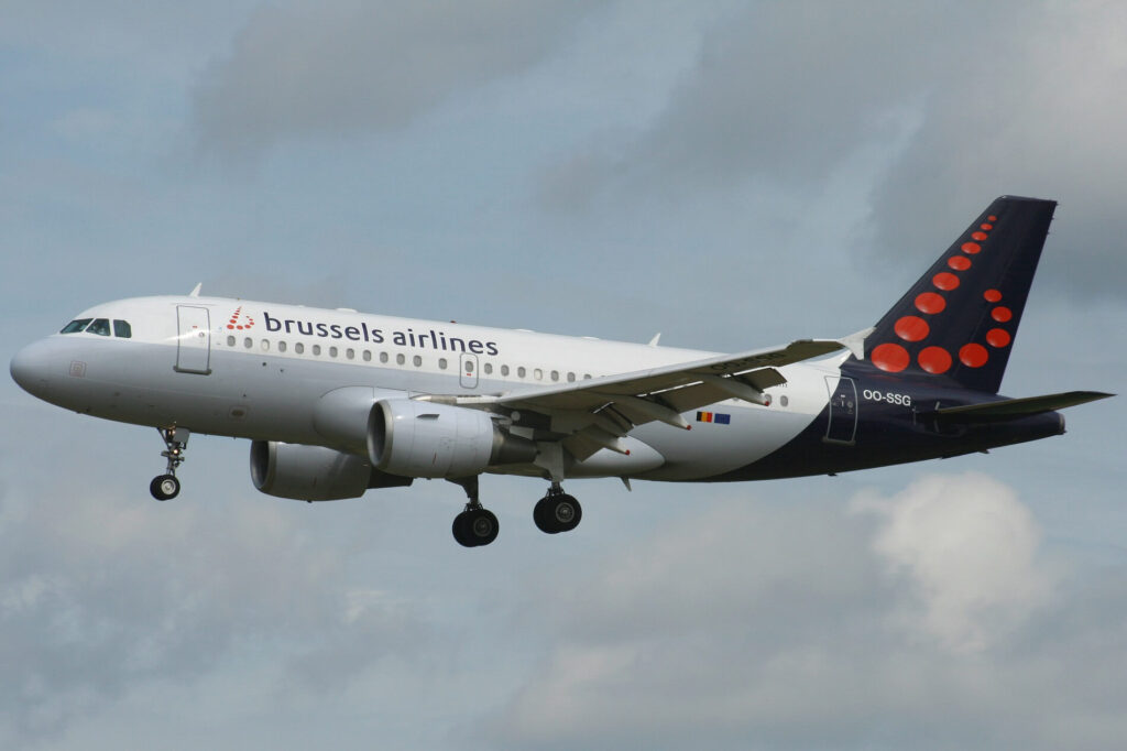 brussels_airlines_a319-112_oo-ssg_landing_at_brussels_airport_1.jpg