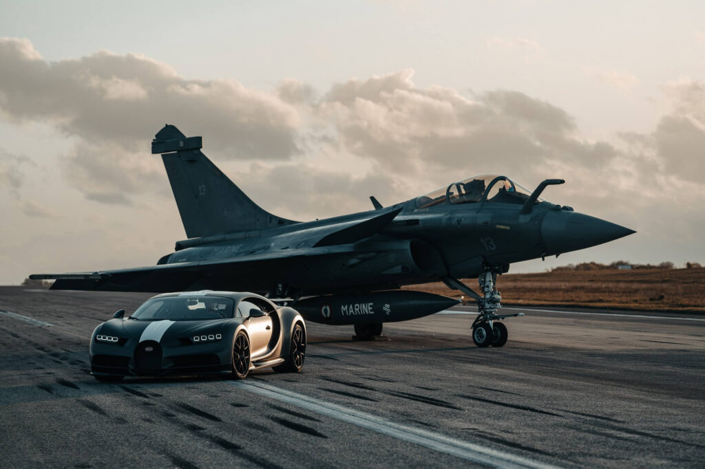 bugatti_chiron_faces_rafale_marine.jpg