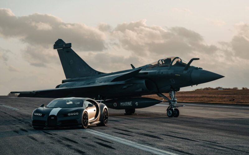 bugatti_chiron_faces_rafale_marine.jpg