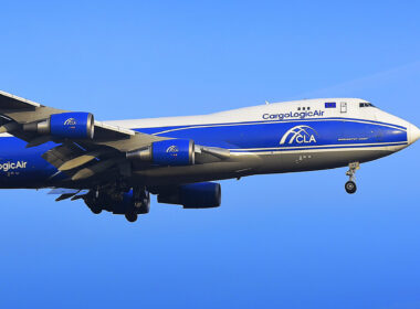 cargologicair_boeing_747-400f_landing_in_germany.jpg