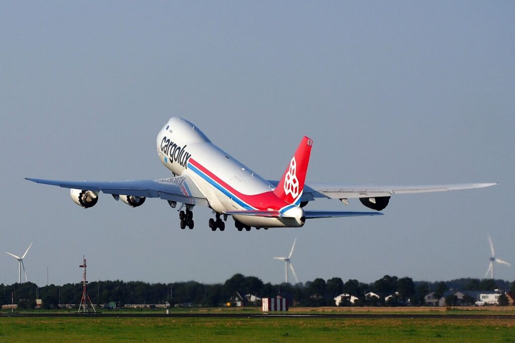 cargolux_airlines_international_boeing_747-8_taking_off.jpg