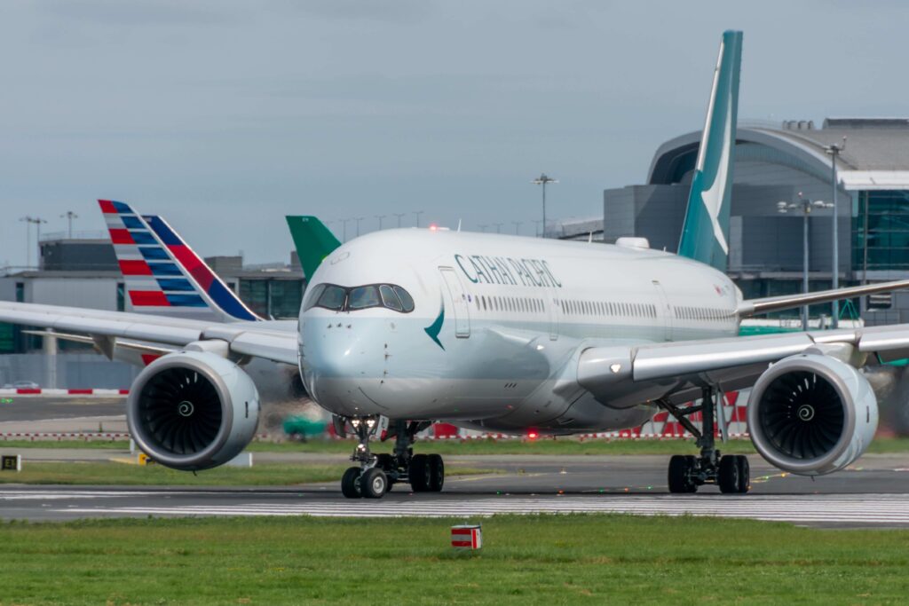 cathay_pacific_airbus_a350-900_preparing_for_take_off-min.jpg