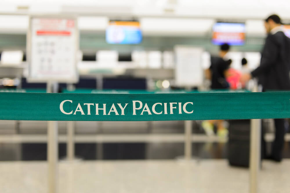 cathay_pacific_check-in_counter_at_hong_kong_international_airlines.jpg