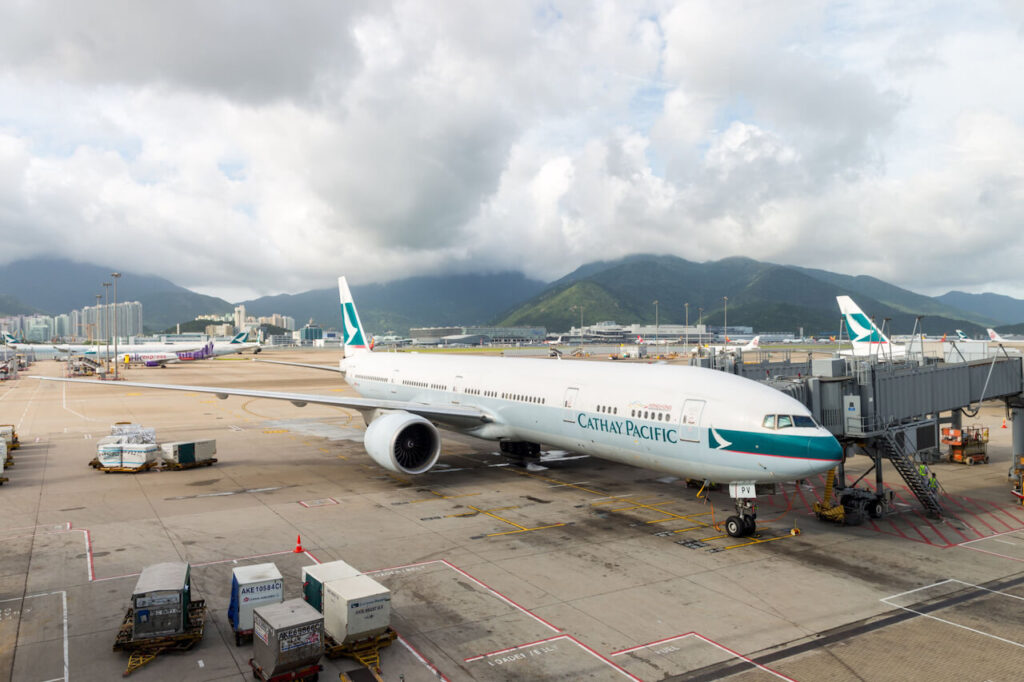 cathay_pacific_in_hkg.jpg