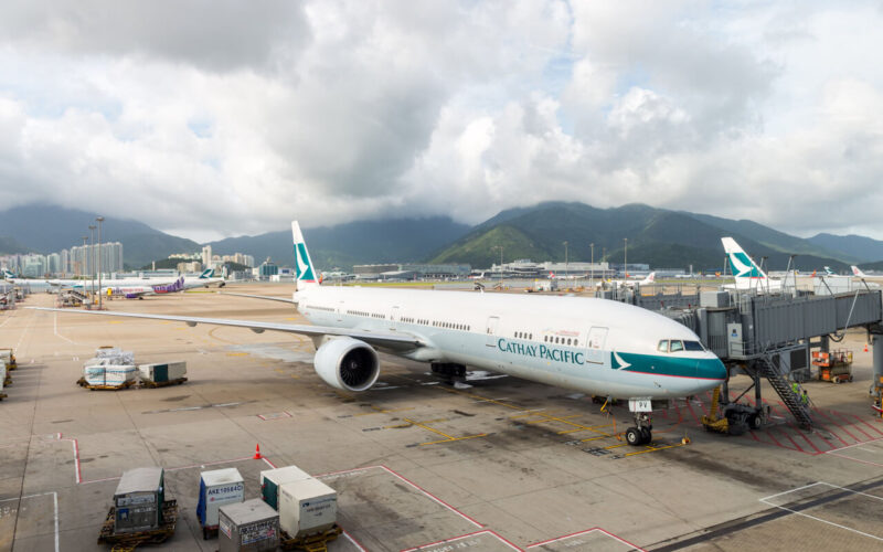 cathay_pacific_in_hkg.jpg