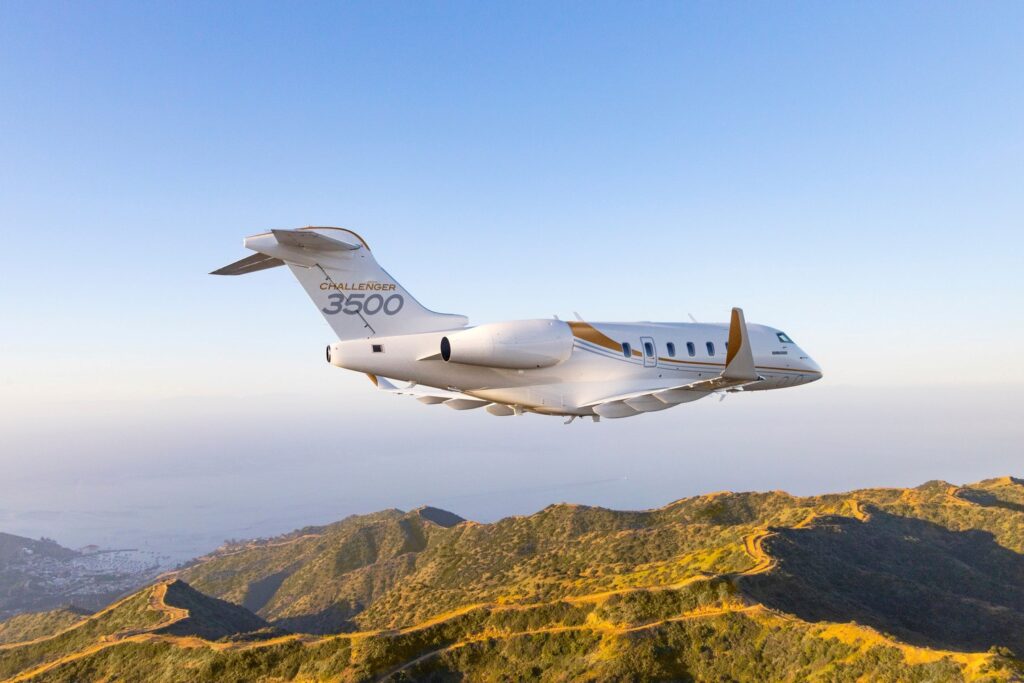 challenger_3500_exterior_inflight_gold_mountains.jpg