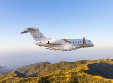 challenger_3500_exterior_inflight_gold_mountains.jpg