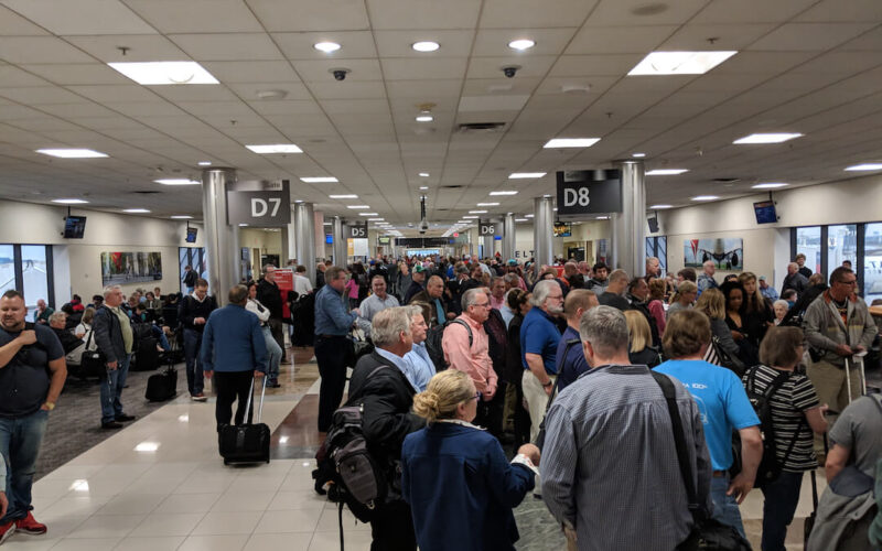 chaos_at_atlanta_airport_after_gun_fires_accidentally.jpg