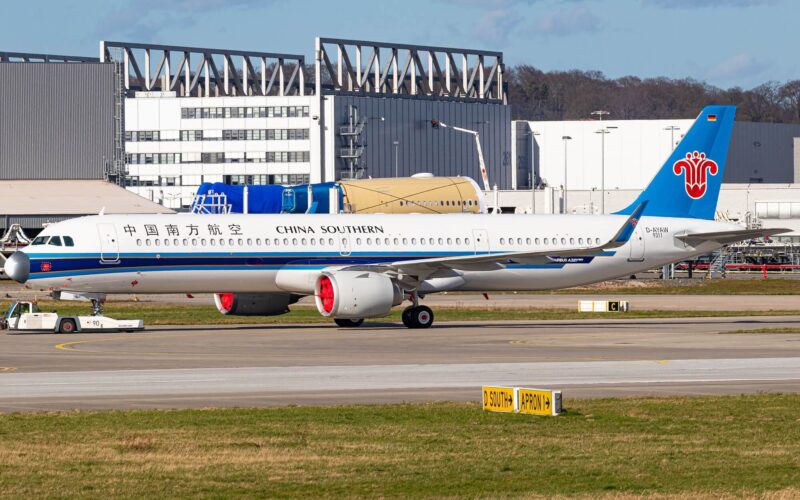 china_southern_airlines_airbus_a321neo_at_hamburg_finkenwerder_airport_xfw.jpg