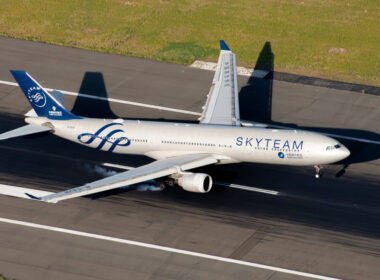 china_southern_airlines_airbus_a330_landing_at_sydeney_airport_syd.jpg