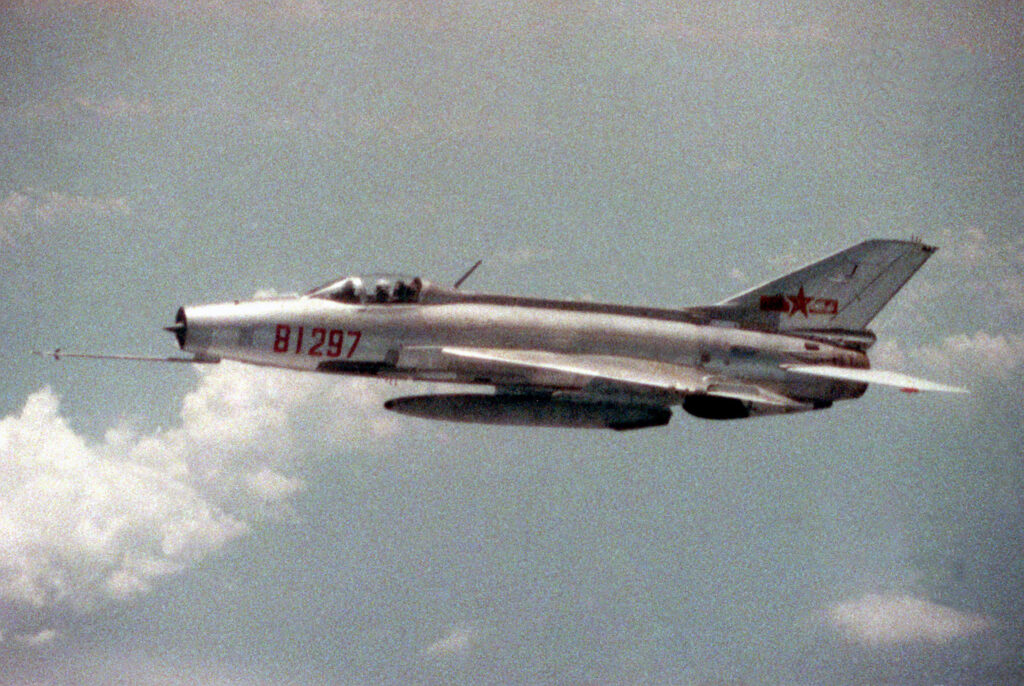 chinese_chengdu_j-7_refueling.jpg