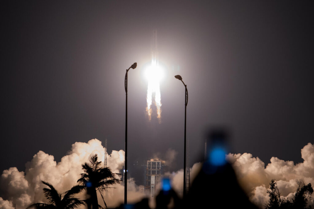 chinese_long_march_rocket_launch.jpg