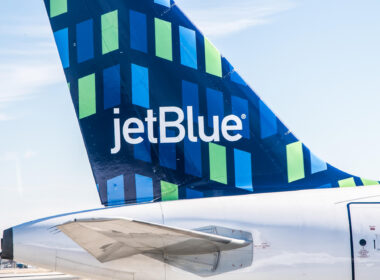 close_up_of_a_jetblue_tail-1.jpg