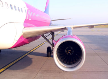 close_up_of_engine_of_wizz_air.jpg