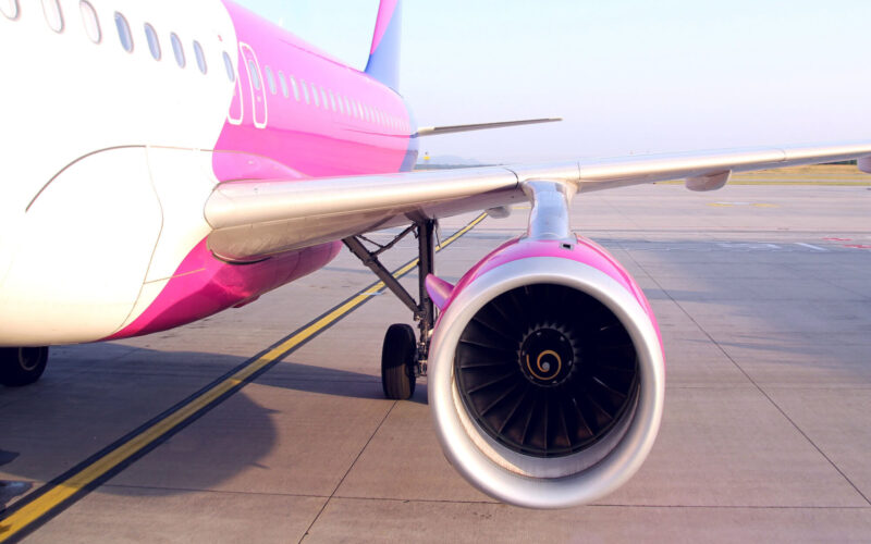 close_up_of_engine_of_wizz_air.jpg