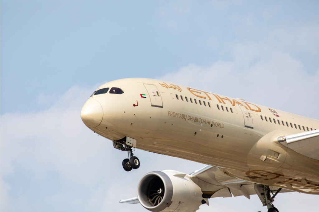 close_up_of_the_nose_of_an_etihad_b787.jpg