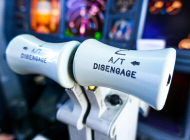 close_up_of_thrust_levers.jpg