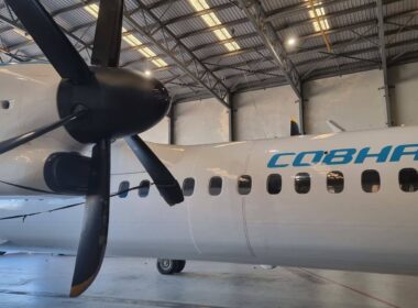 cobham_q400_vh-iyz.jpg