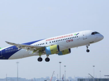 comac_c919_departing.jpg