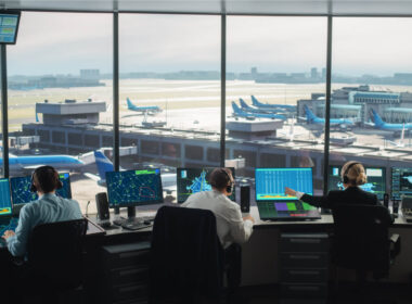 controllers_in_an_airport_tower.jpg