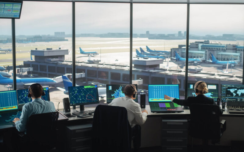 controllers_in_an_airport_tower.jpg