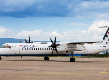 croatia_airlines_bombardier_de_havilland_canada_dash-8_q400_at_zagreb_airport.jpg