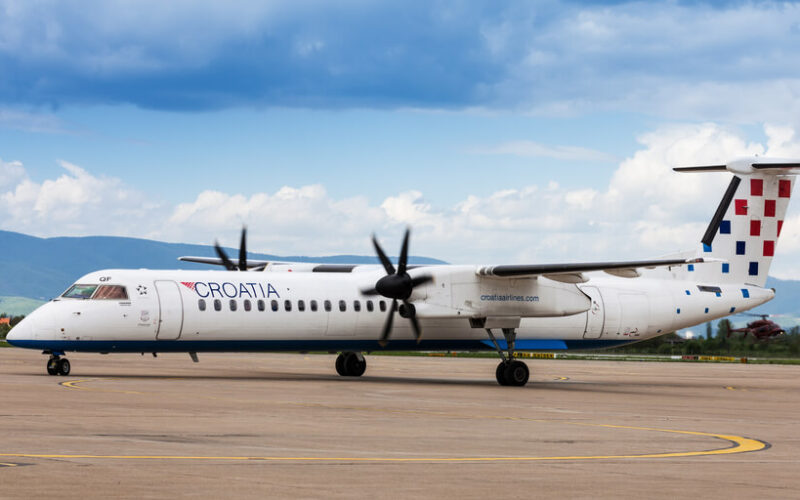 croatia_airlines_bombardier_de_havilland_canada_dash-8_q400_at_zagreb_airport.jpg