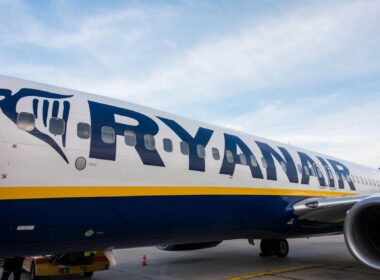 customcrop-ryanair_aircraft_in_berlin-1.jpeg