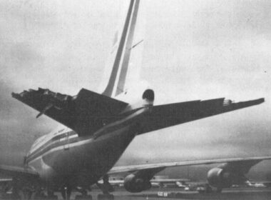 damaged_empennage_of_china_airlines_flight_006-n4522v.jpeg