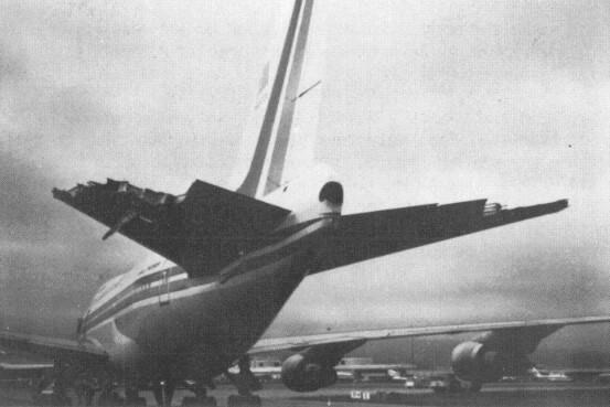 damaged_empennage_of_china_airlines_flight_006-n4522v.jpeg