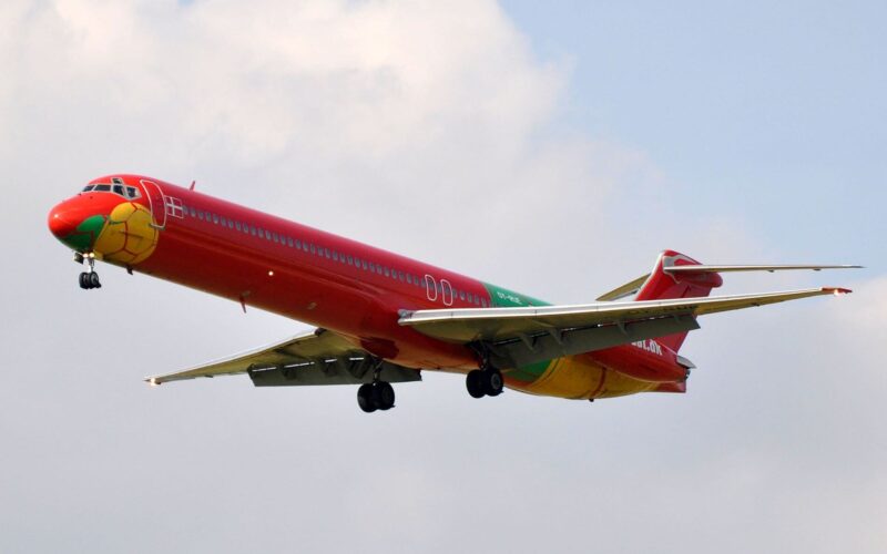 danish_air_transport_dat_mcdonnell_douglas_md-83.jpg