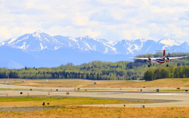 dash_8_q100_of_ravn_alaska.jpg