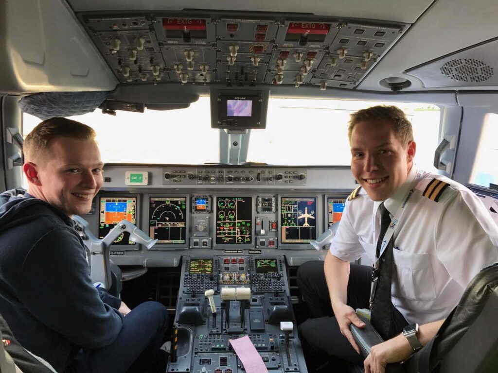 david_and_jeroen_in_flight_deck.jpg