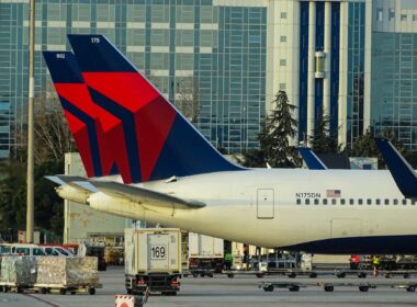 delta-airlines-madridbarajas-airport.jpg