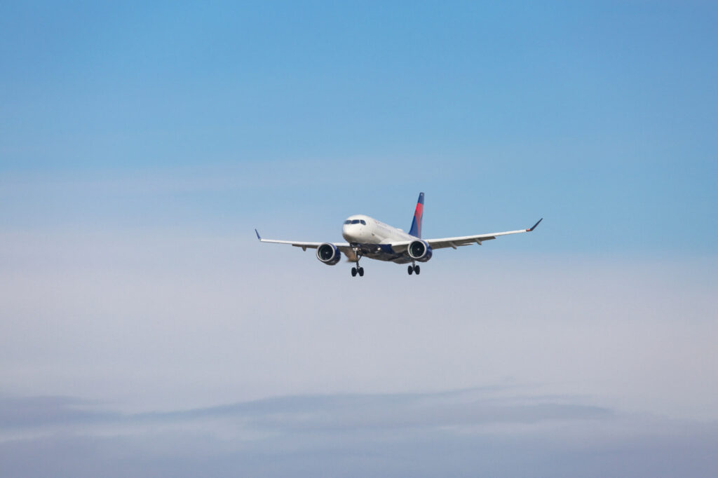 delta_air_lines_airbus_a220_landing.jpg