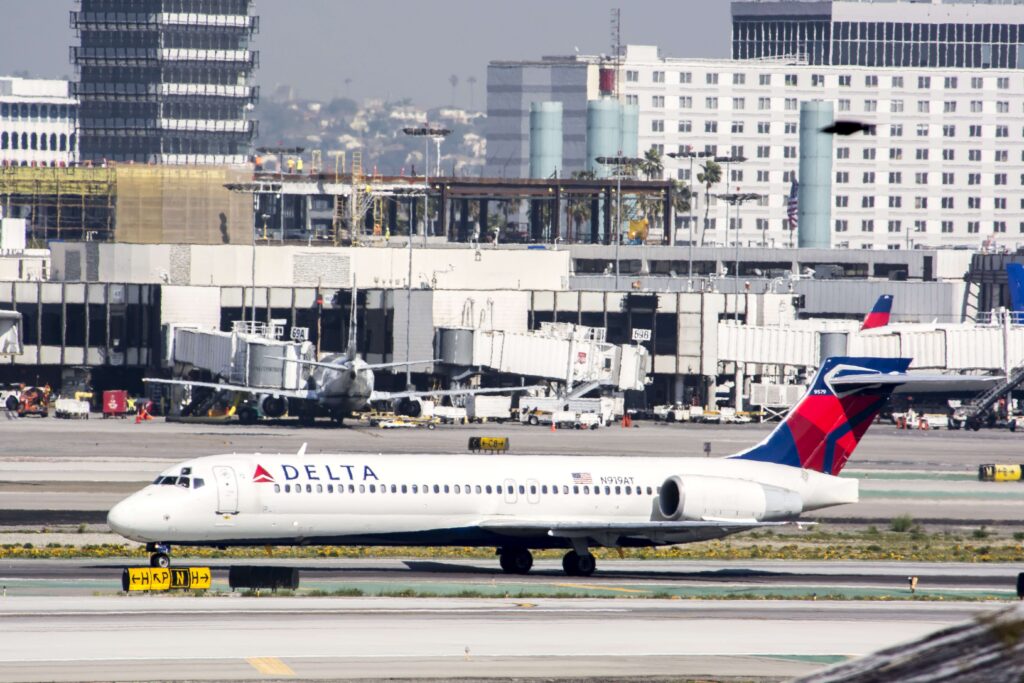 delta_air_lines_boeing_717.jpg