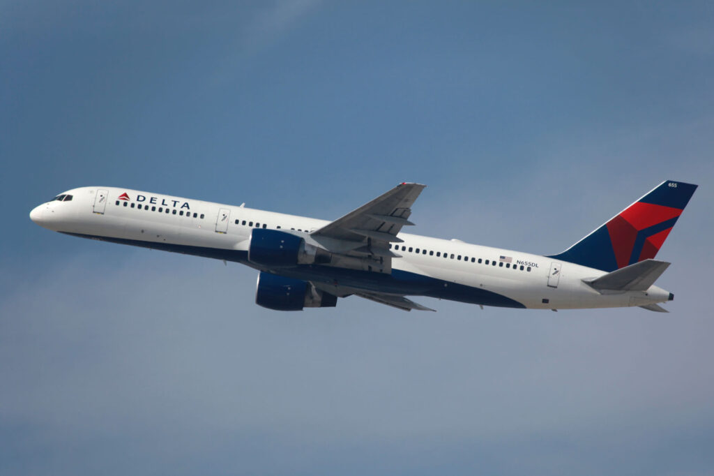 delta_air_lines_boeing_757_departing_los_angeles_international_airport_lax.jpg