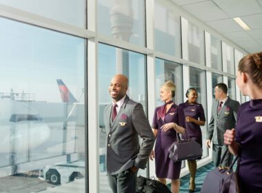 delta_air_lines_flight_attendants_in_uniforms.jpg