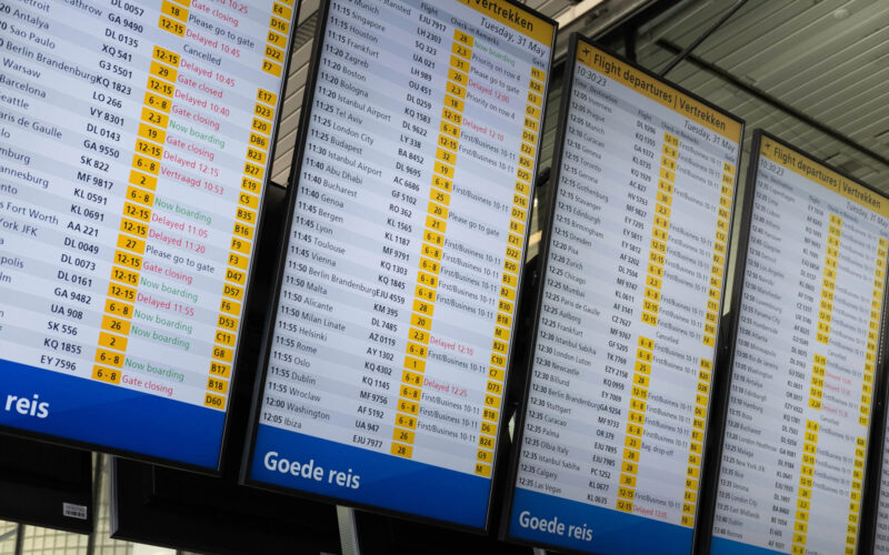 departure_board_at_amsterdam_schiphol_airport.jpg