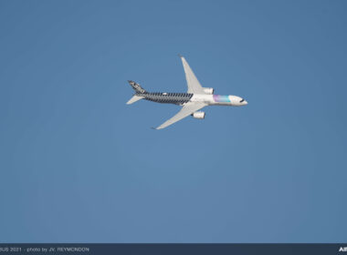 dubai_airshow_2021_opening_-_a350_airbus_flying_display.jpg