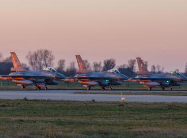 dutch_f-16s_on_the_runway.jpg