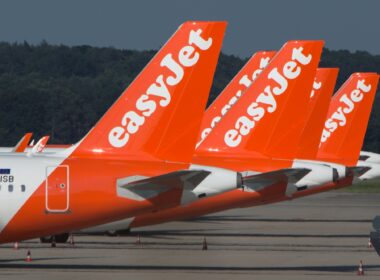 While beating expectations, easyJet still posted a net loss for Q1 FY23