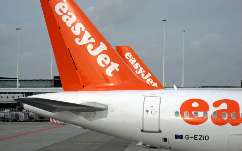 easyjet_a319_tailfins.jpg