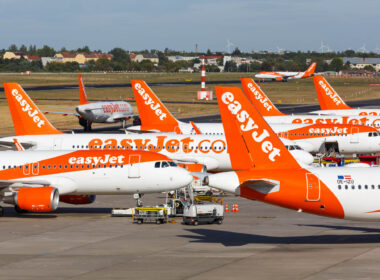 easyjet_a320_aircraft_at_tegel_berlin.jpg