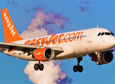 easyjet_airbus_a320_jet.jpg