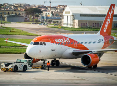 easyjet_airbus_in_naples_italy.jpg