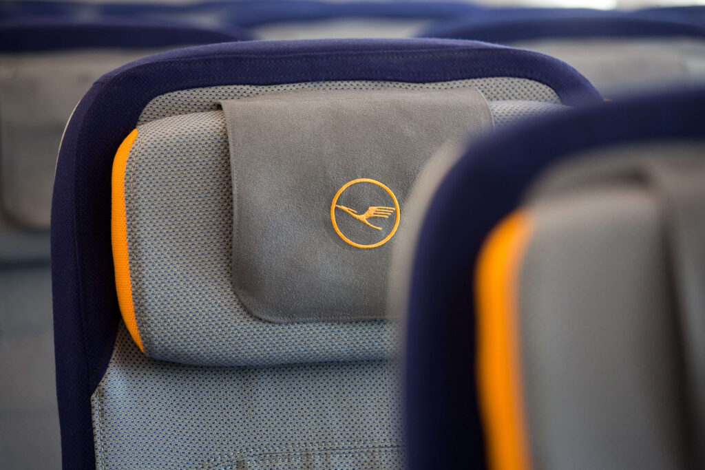 economy_class_seats_in_a_lufthansa_a380.jpg