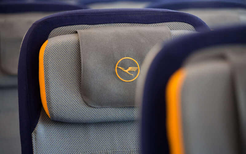 economy_class_seats_in_a_lufthansa_a380.jpg