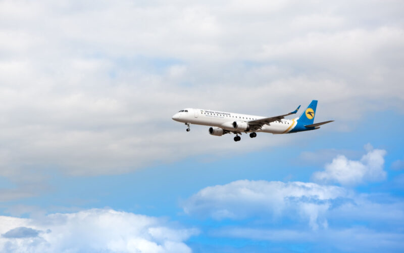 embraer_190-200lr_of_ukraine_international_airlines.jpg