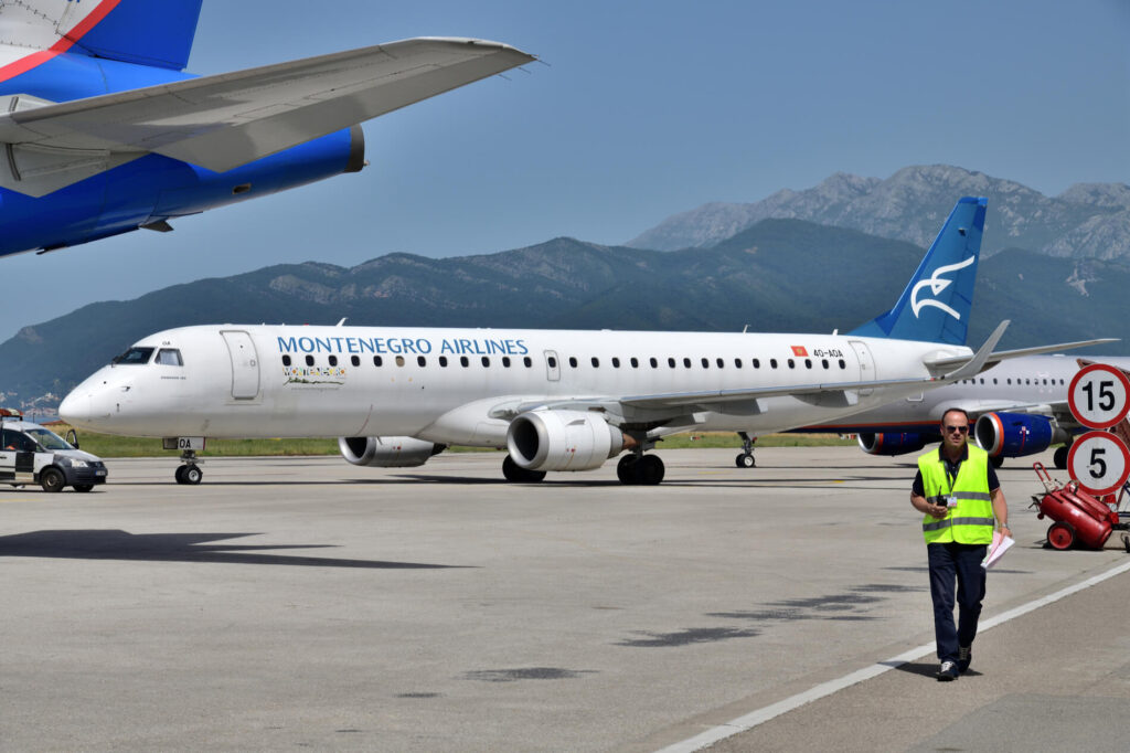 embraer_195_of_montenegro_airlines.jpg